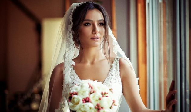 Öykü Gürman aşkı havalimanında buldu!