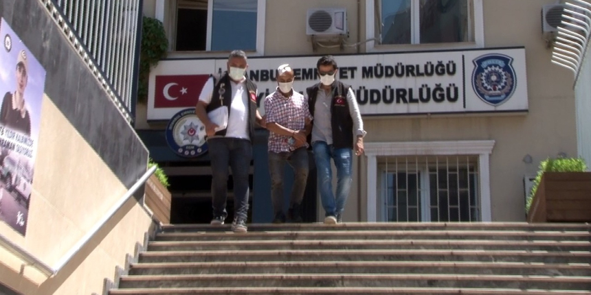 Öz amcasını sokak ortasında bıçakladı