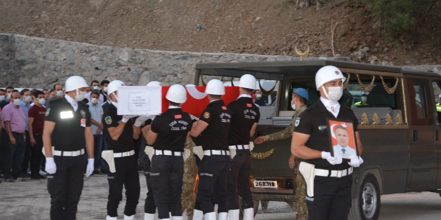 Hakkari'de şehit edilen emniyet müdürünün naaşı İstanbul'a uğurlandı