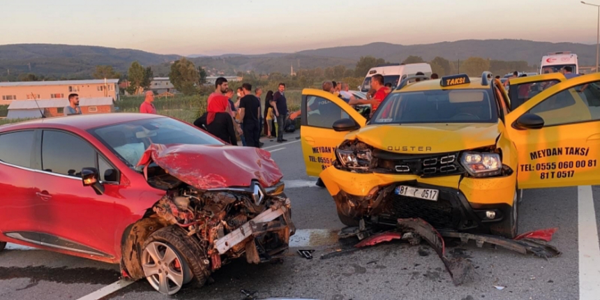 Patoz dumanı dehşete sebep oldu: 6 araç zincirleme kaza yaptı!