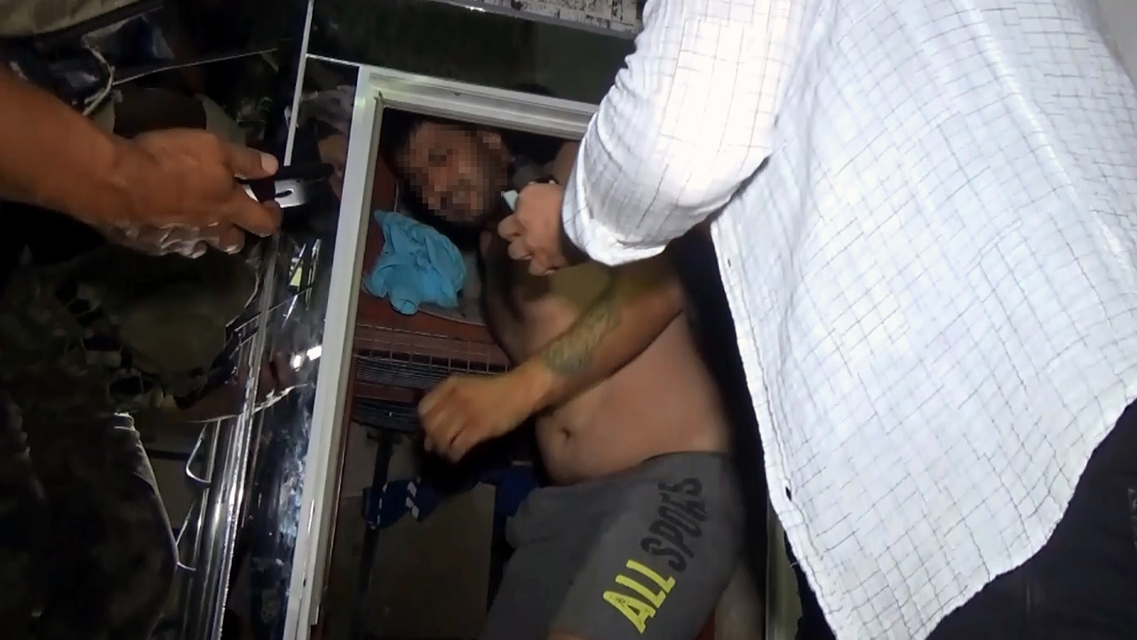 Çete üyeleri 2 kişiyi çelik kafeste hapsetti! Polisin operasyonuyla ortaya çıktı