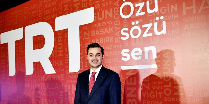 TRT çalışanlarından görev süresi dolan İbrahim Eren'e duygusal veda! İşte böyle uğurladılar...