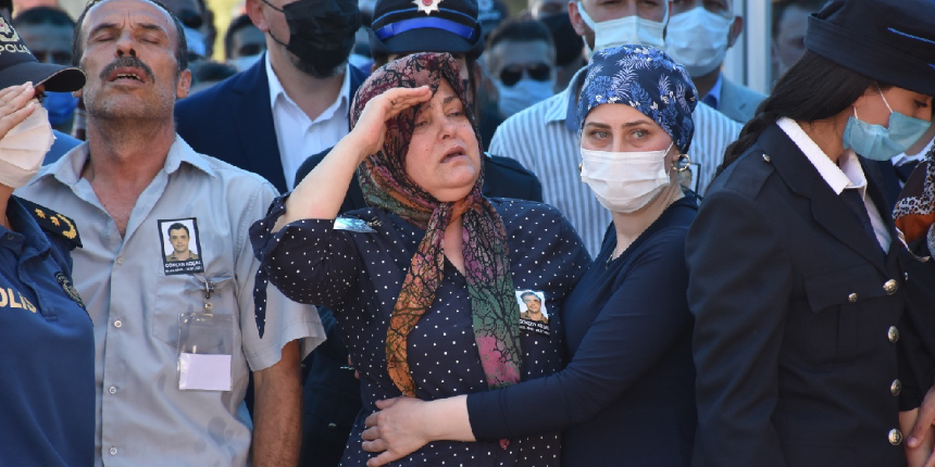 Şehit Bekçi Koşal'a veda! Annesi, asker selamı ile uğurladı