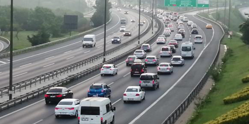 İstanbul'da bayram öncesi trafik kilitlendi!