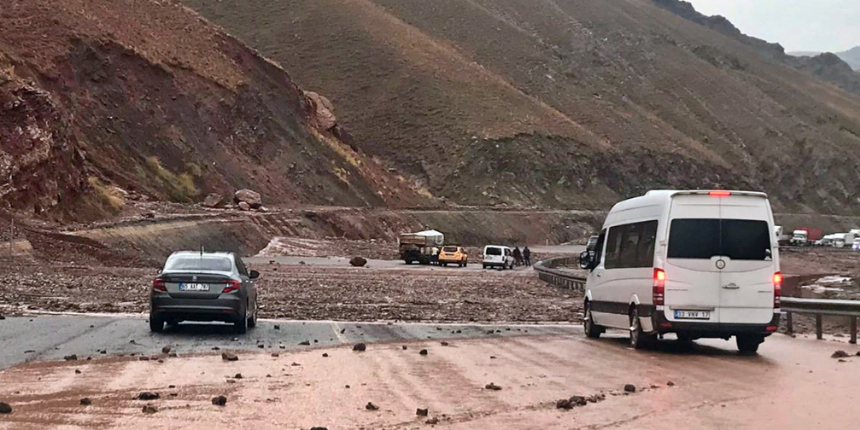 Van'da şiddetli yağış, heyelanı tetikledi!