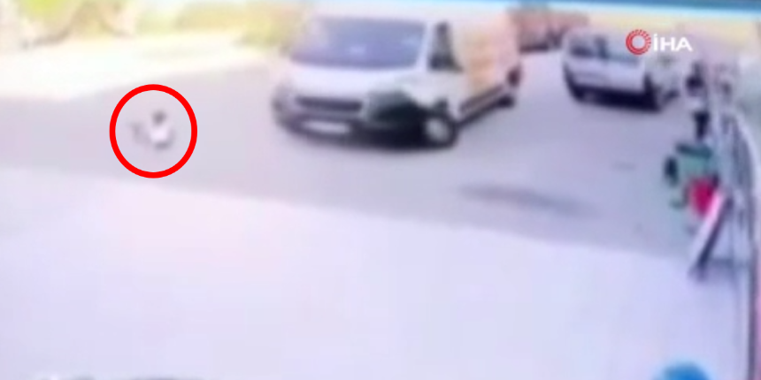 4 yaşındaki kızın feci sonu! Kedi severken aracın altında can verdi