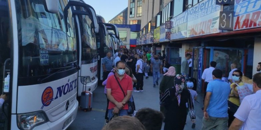 Vatandaş yollara düştü! Tavan fiyattan satılan biletler tükendi