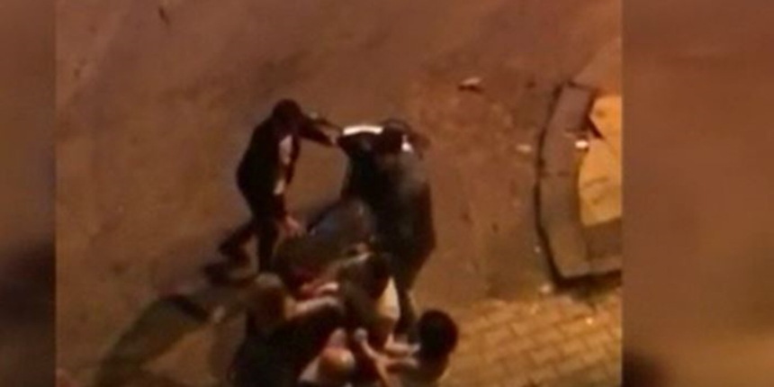 Genç kızların tekmeli, tokatlı kavgası kamerada!