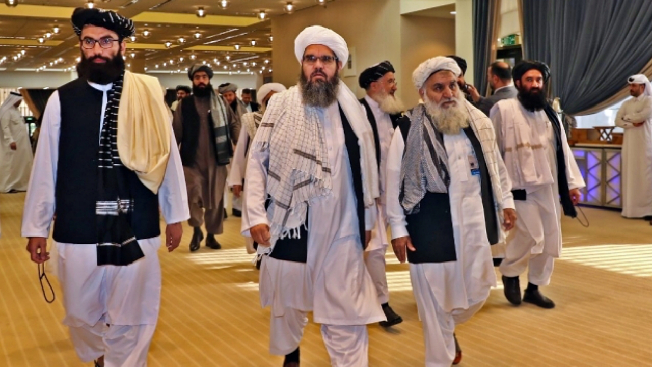 Taliban ve Afgan hükümeti barışı görüşmek için Katar'da masaya oturdu!