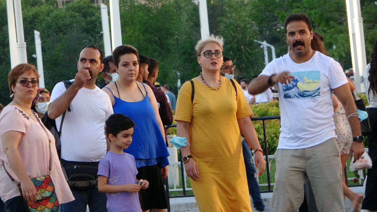 Taksim'de maskeler çıktı bile!