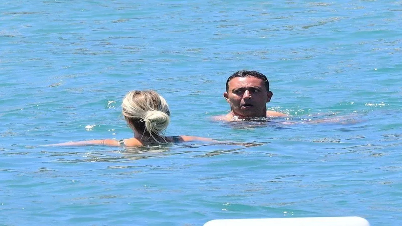 Mustafa Sandal tepki göstereyim derken rezil oldu! Takipçileri Sandal'ı yerden yere vurdu!