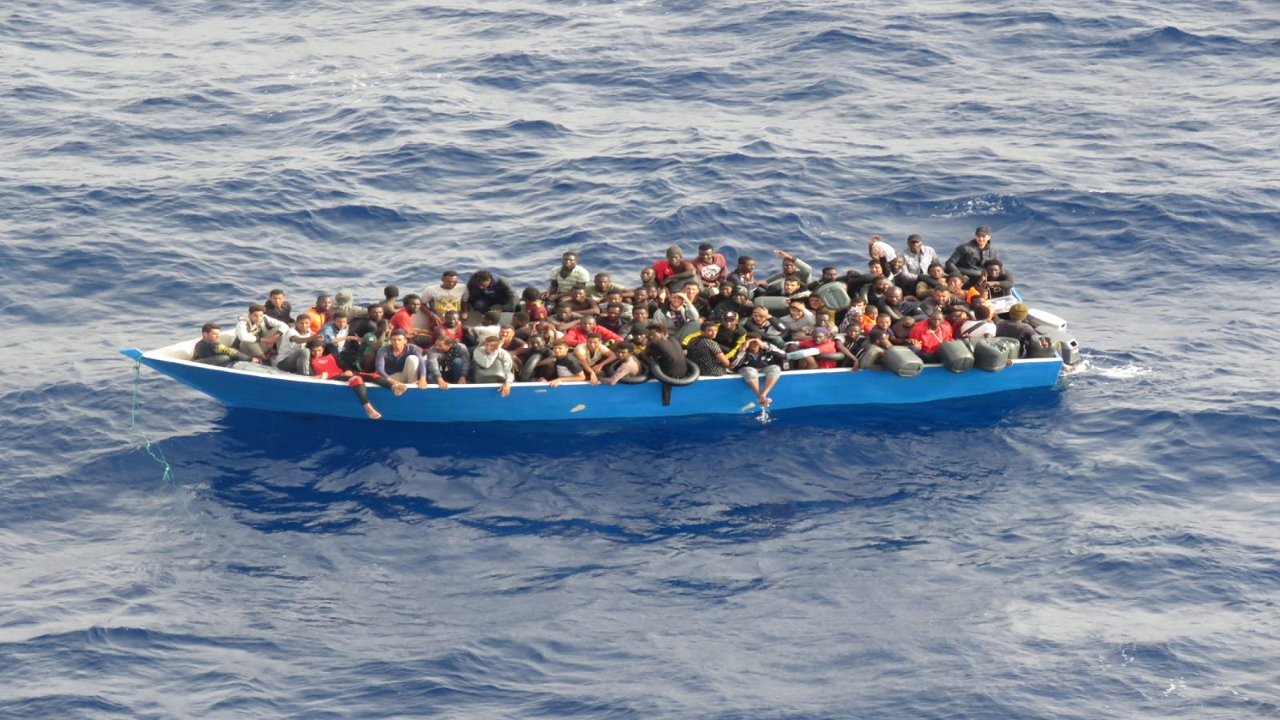 Libya'daki 80 göçmen TCG Gediz Fırkateyni ile kurtarıldı