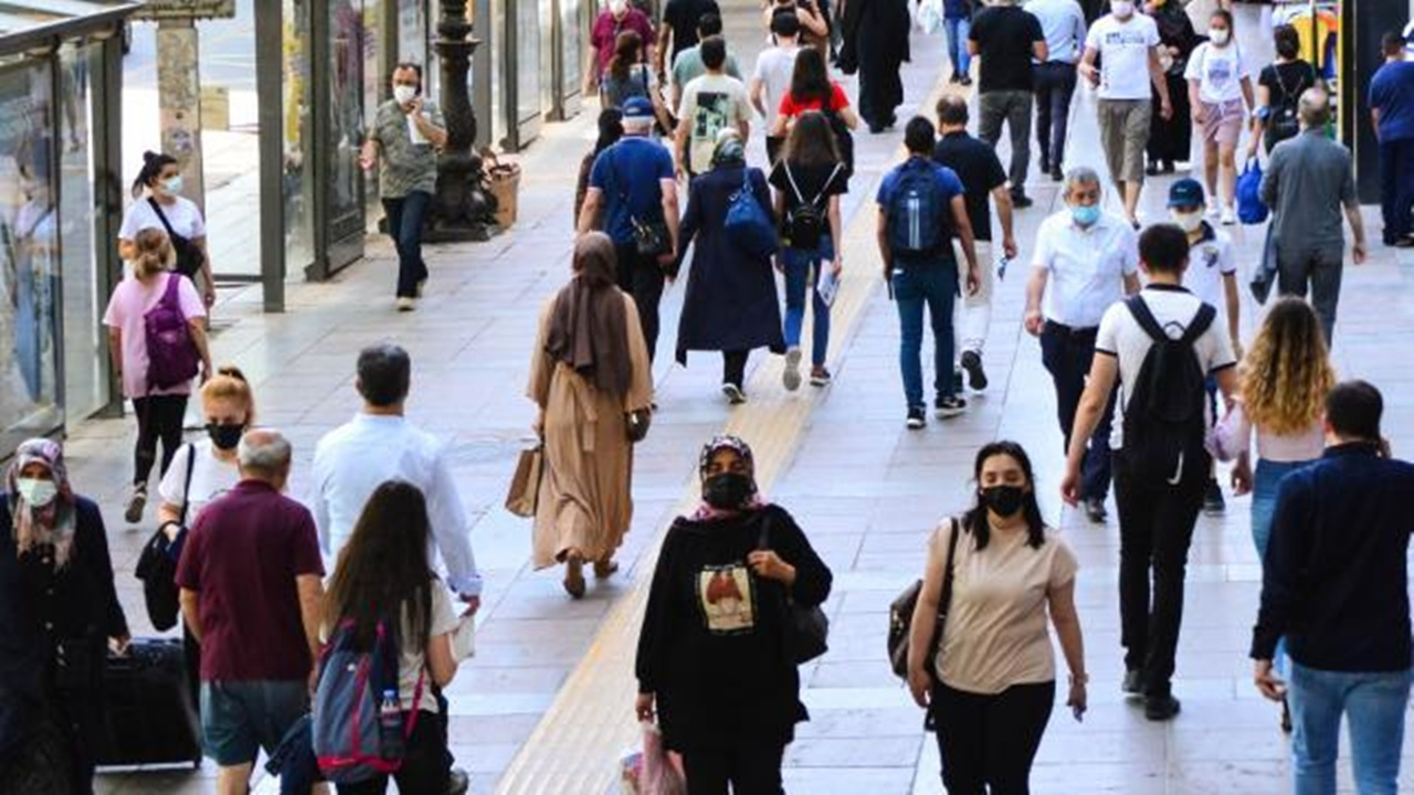 Bilim Kurulu üyesi aşılamaya dikkat çekerek uyardı: Kısıtlamalar geri dönebilir