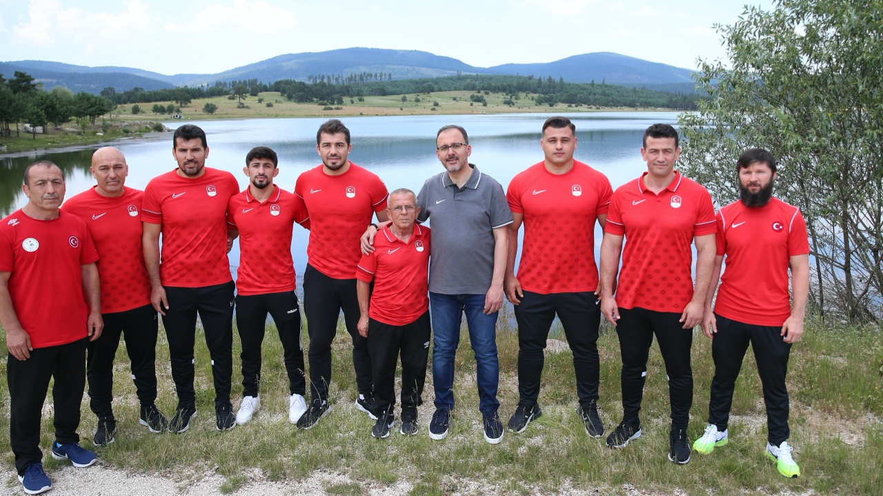 Türkiye'nin Tokyo 2020 Güreş Milli Takımı, Bolu'da olimipyat hazırlıklarını sürdürüyor