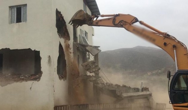Lice'de hainlerin sözde mahkeme binası yıkıldı