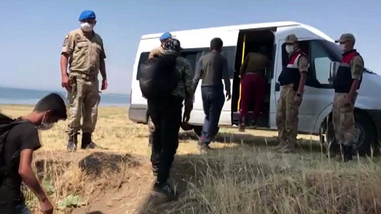Düzensiz göçle mücadele sürüyor: 113 Afgan yakalandı, özel harekat polisleri takviye edildi