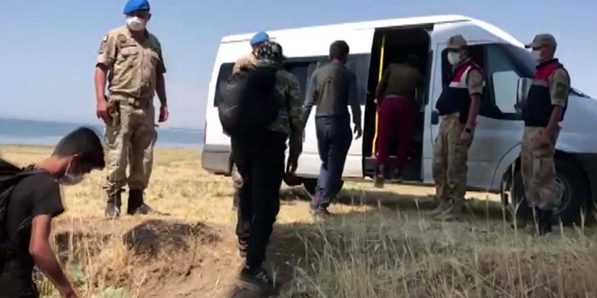 Düzensiz göçle mücadele sürüyor: 113 Afgan yakalandı, özel harekat polisleri takviye edildi