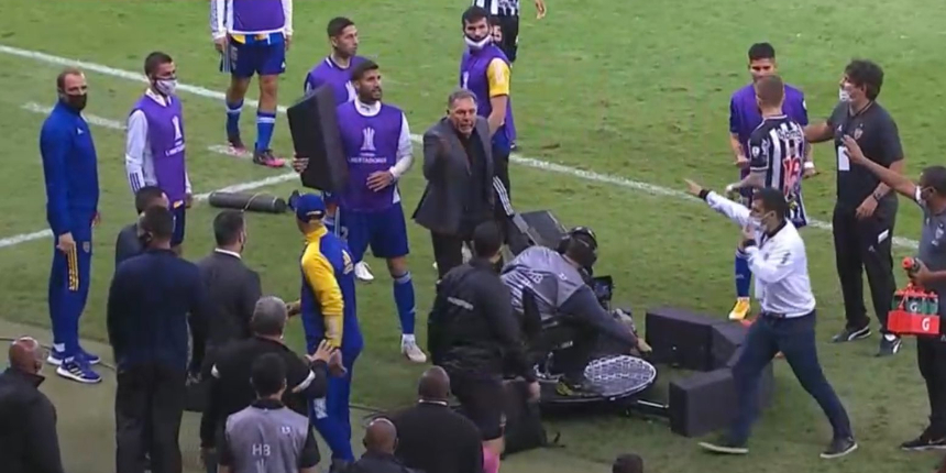 VAR'dan dönen golle Libertadores Kupası'ndan elenen Boca Juniors, polisle çatıştı