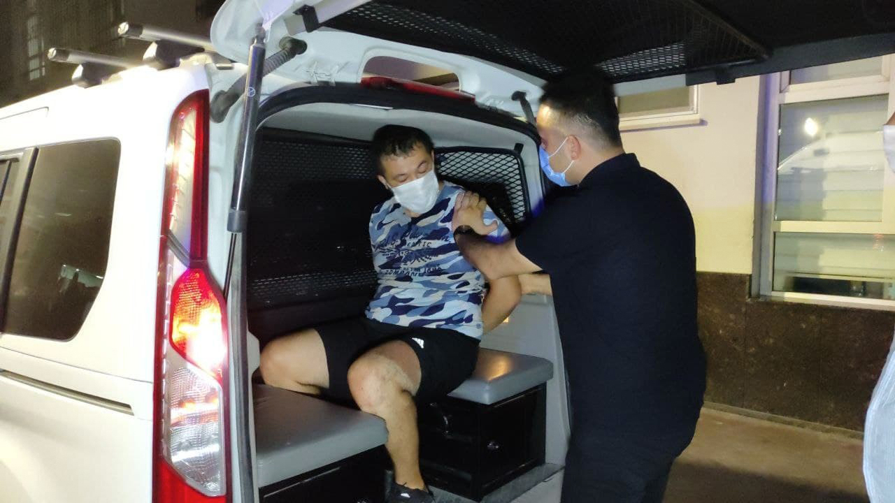 Annesini boğazını keserek öldürdü, yakalandıktan sonra 'Çok iyiyim' dedi