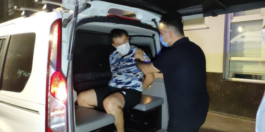Annesini boğazını keserek öldürdü, yakalandıktan sonra 'Çok iyiyim' dedi