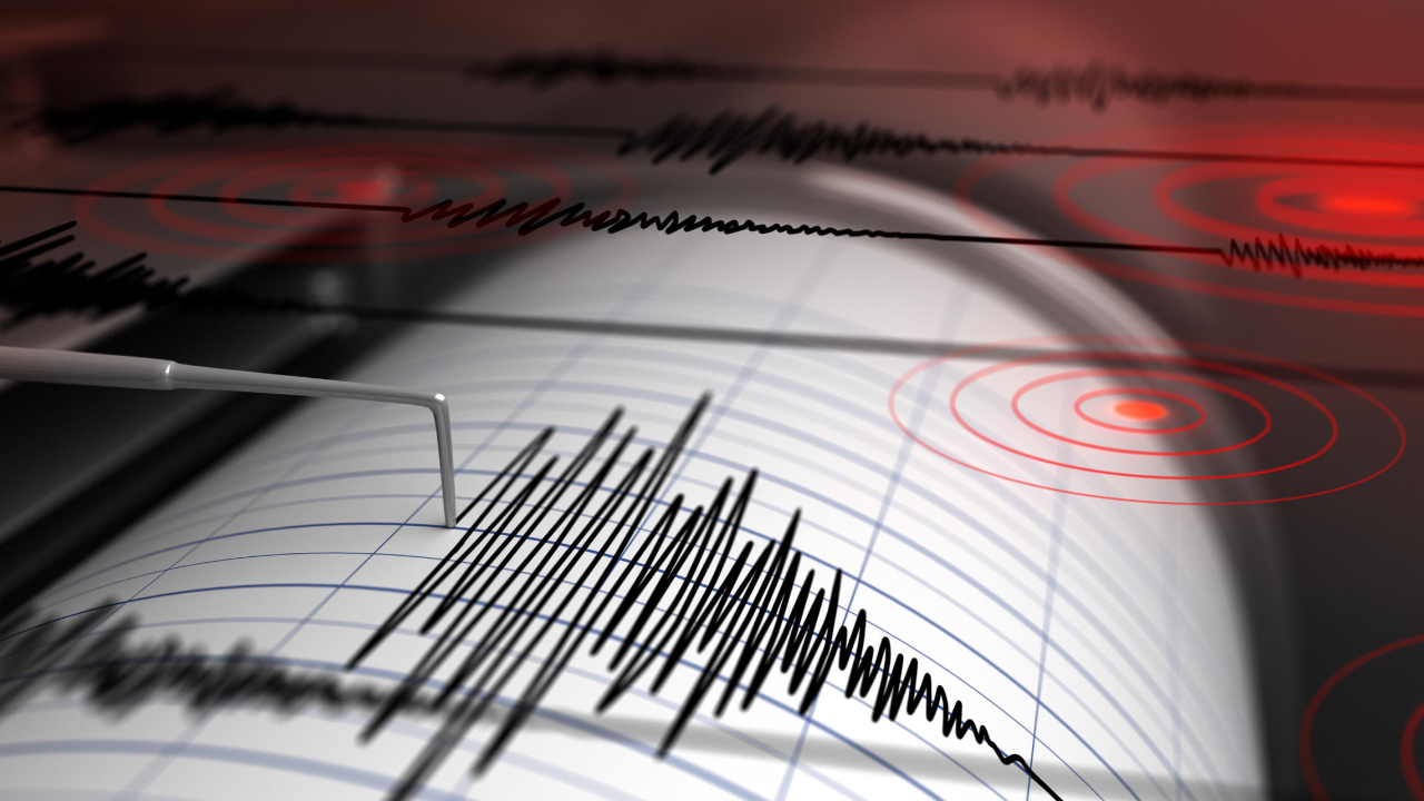 Ege'de korkutan deprem! 4.2 büyüklüğünde sallandı...