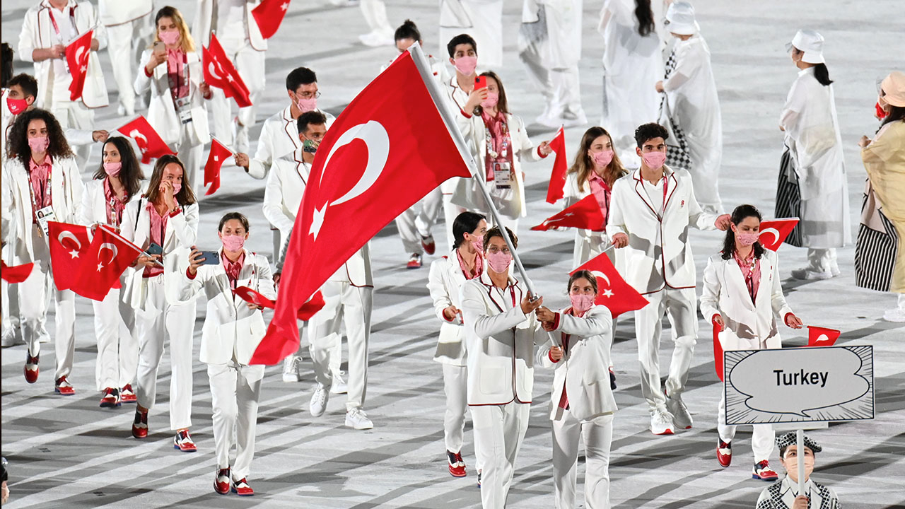 Olimpiyat coşkusu dev törenle başladı: İşte milli sporcularımızın geçiş anları
