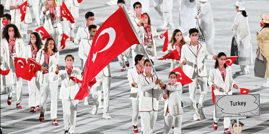 Olimpiyat coşkusu dev törenle başladı: İşte milli sporcularımızın geçiş anları