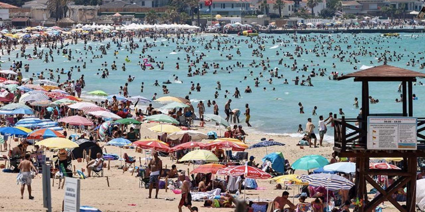 Çeşme'nin günlük nüfusu 1 milyonu aştı: "Hayatımda böyle kalabalık görmedim"