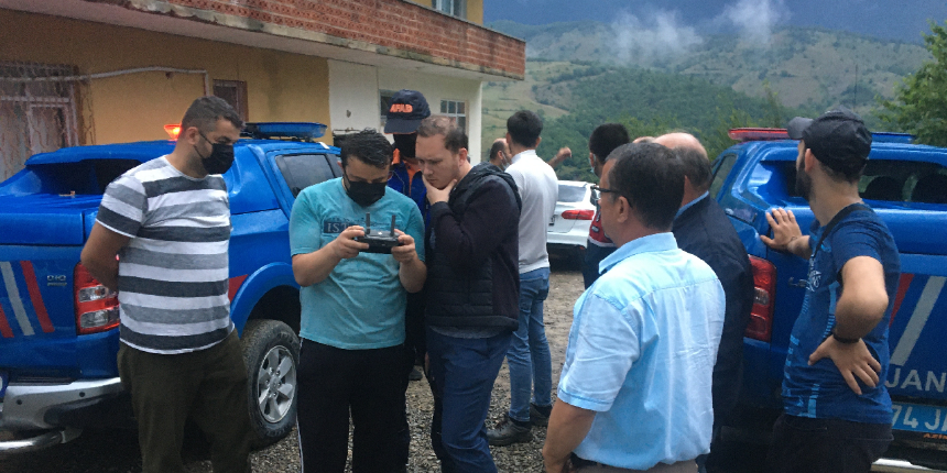 Alevli cisim alarmı! Ormana düşen esrarengiz cisim ekipleri harekete geçirdi