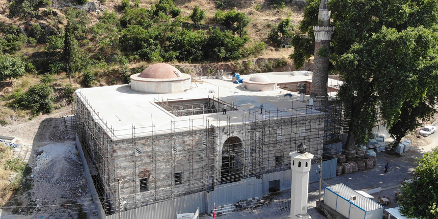 Tarihi caminin restorasyonunda şaşırtan keşif