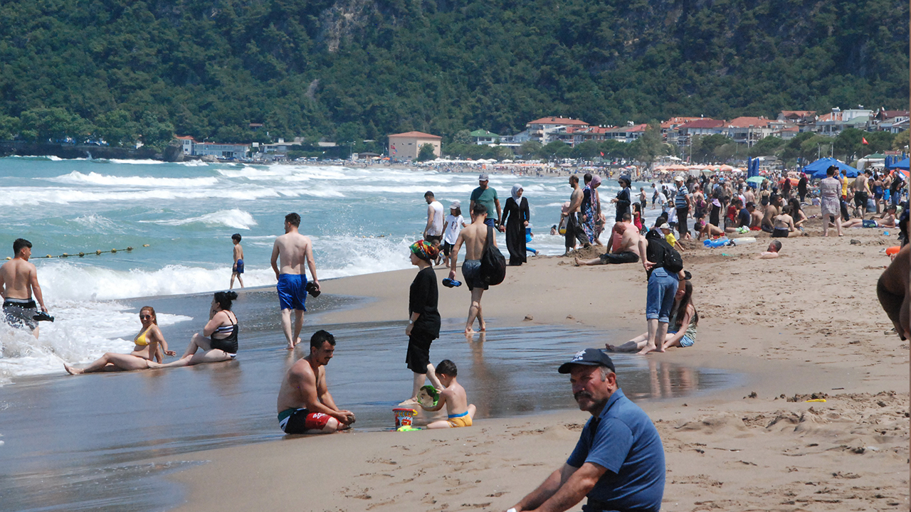 Mavi bayraklı plajda denize girmek yasaklandı