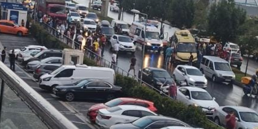 Kamyon minibüse çarptı: 5 yaralı
