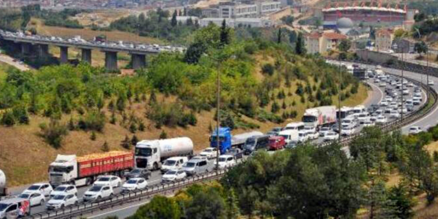 Bayram tatili klasiği: Dönüş çilesi! İşte yoğunluğun yaşandığı yerler!