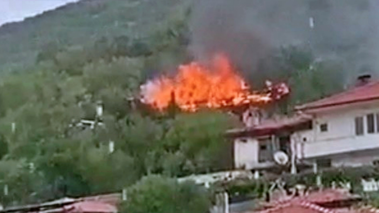 Muğla'da eve düşen yıldırım tüm evi küle çevirdi!