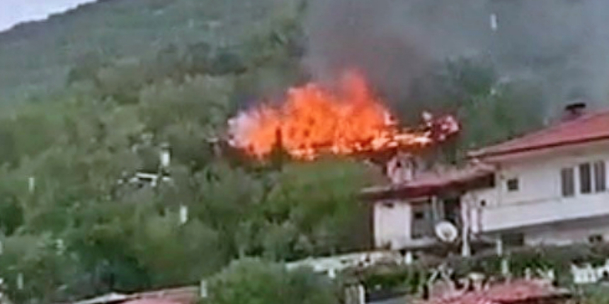 Muğla'da eve düşen yıldırım tüm evi küle çevirdi!