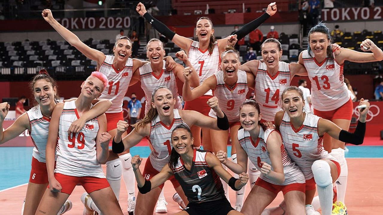 Milli kadın voleybolculardan tarihi başarı: Son olimpiyat şampiyonunu devirdi