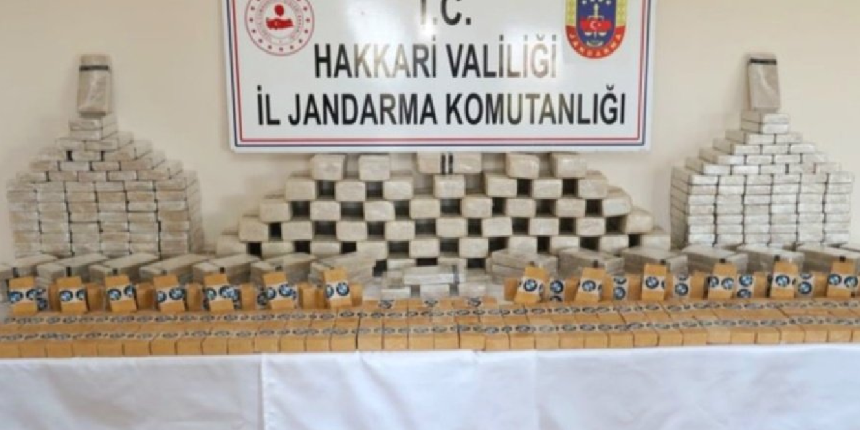 Hakkari'de 449 kilo eroin ele geçirdi! Bakan Soylu güvenlik güçlerini tebrik etti