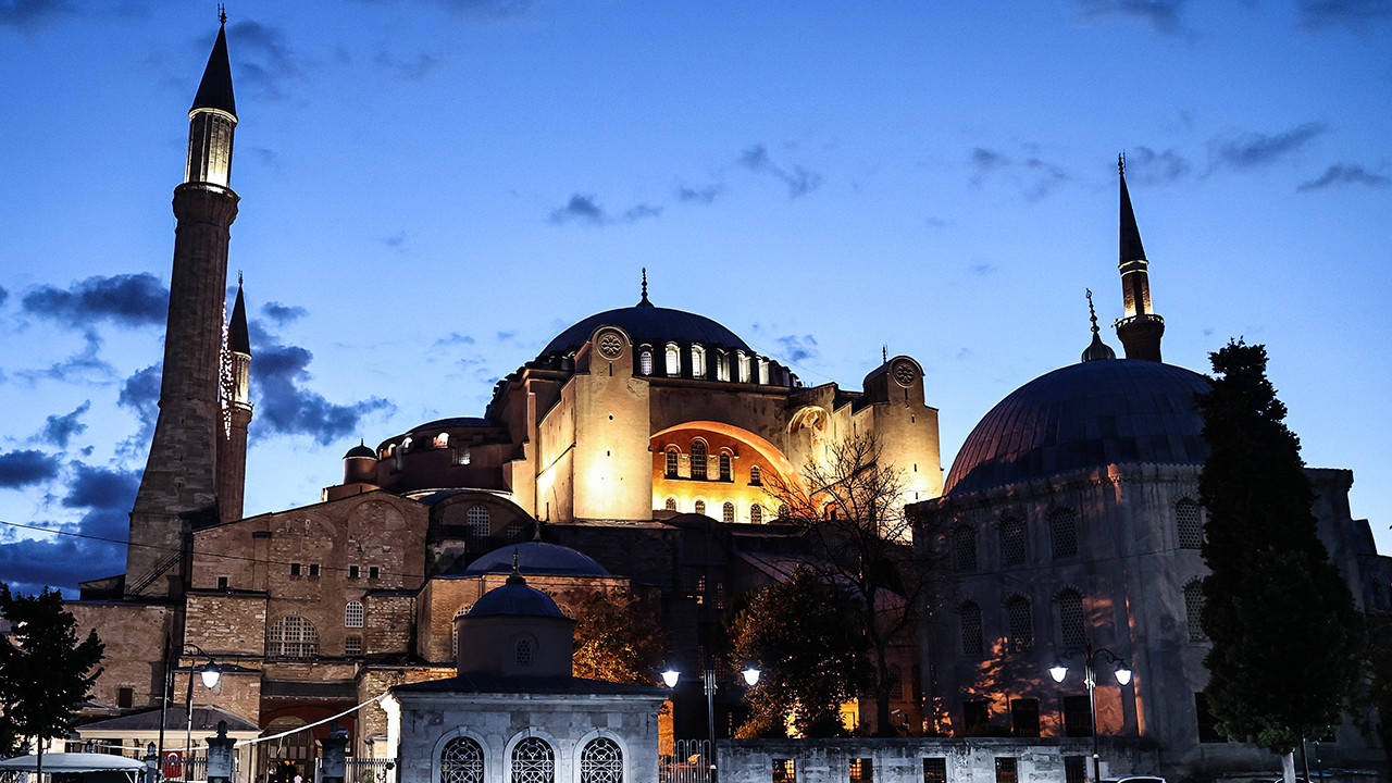 Ayasofya-i Kebir Cami-i Şerifi'nin ibadete açılmasının üzerinden bir yıl geçti