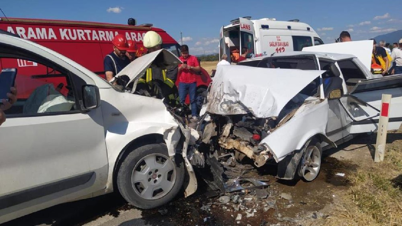 Kafa kafaya çarpıştılar: Ölü ve yaralılar var