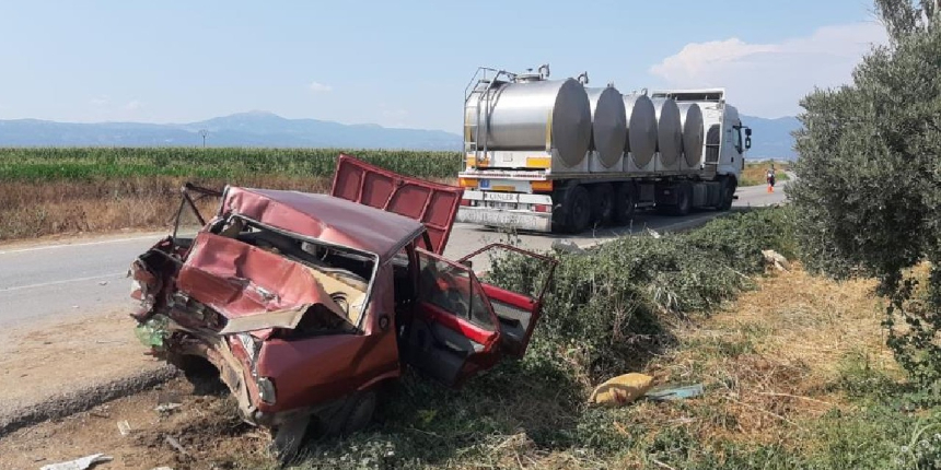 Otomobile arkadan çarptı, 25 metre sürükledi