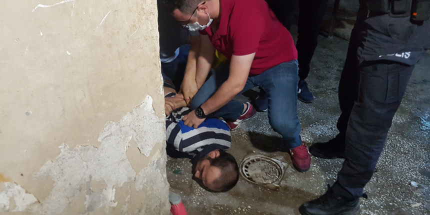 Gece yarısı cinneti! Annesini, eşini ve 5 çocuğunu rehin aldı