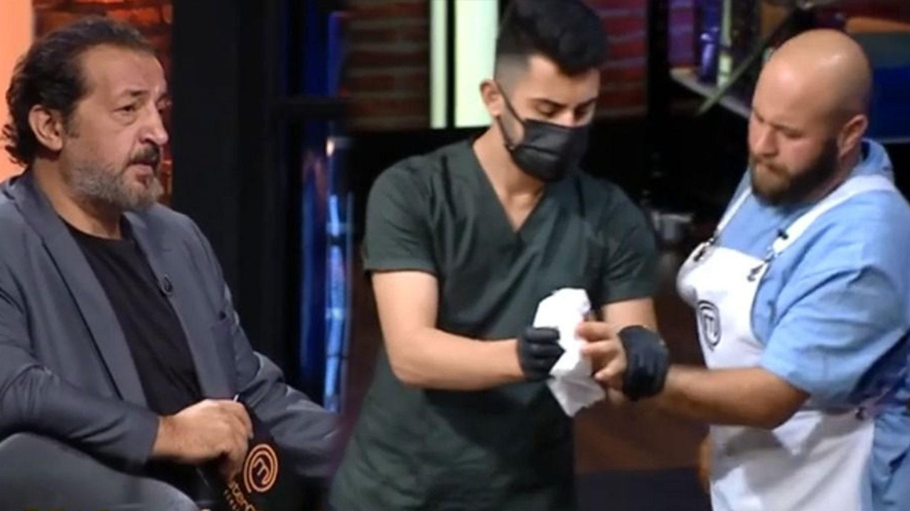 Masterchef Son Bölümünde Korku Dolu Anlar Yaşandı! Elini Kesen Talihsiz Yarışmacı Acı İçinde Kıvrandı