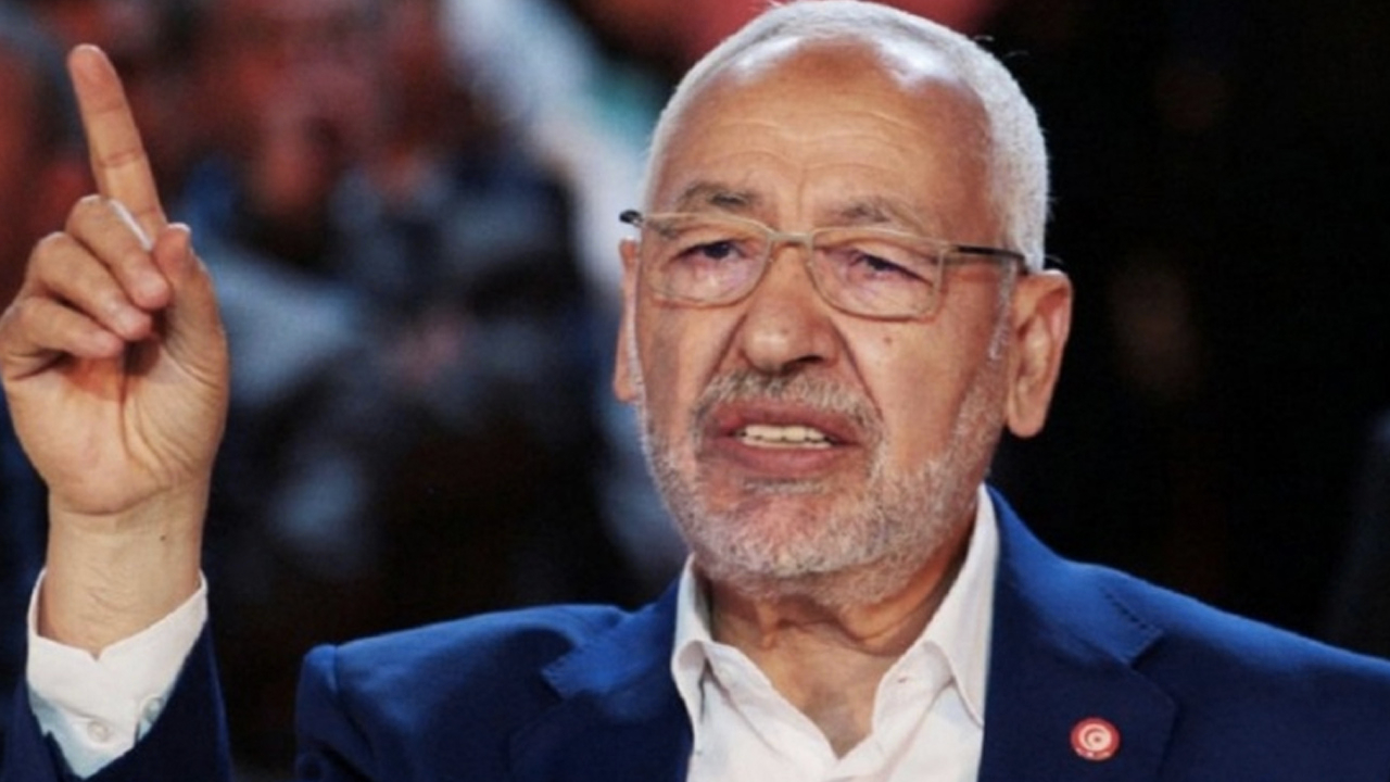 Tunus Meclis Başkanı Gannuşi, parlamento binası önünde siyasi darbeye meydan okudu