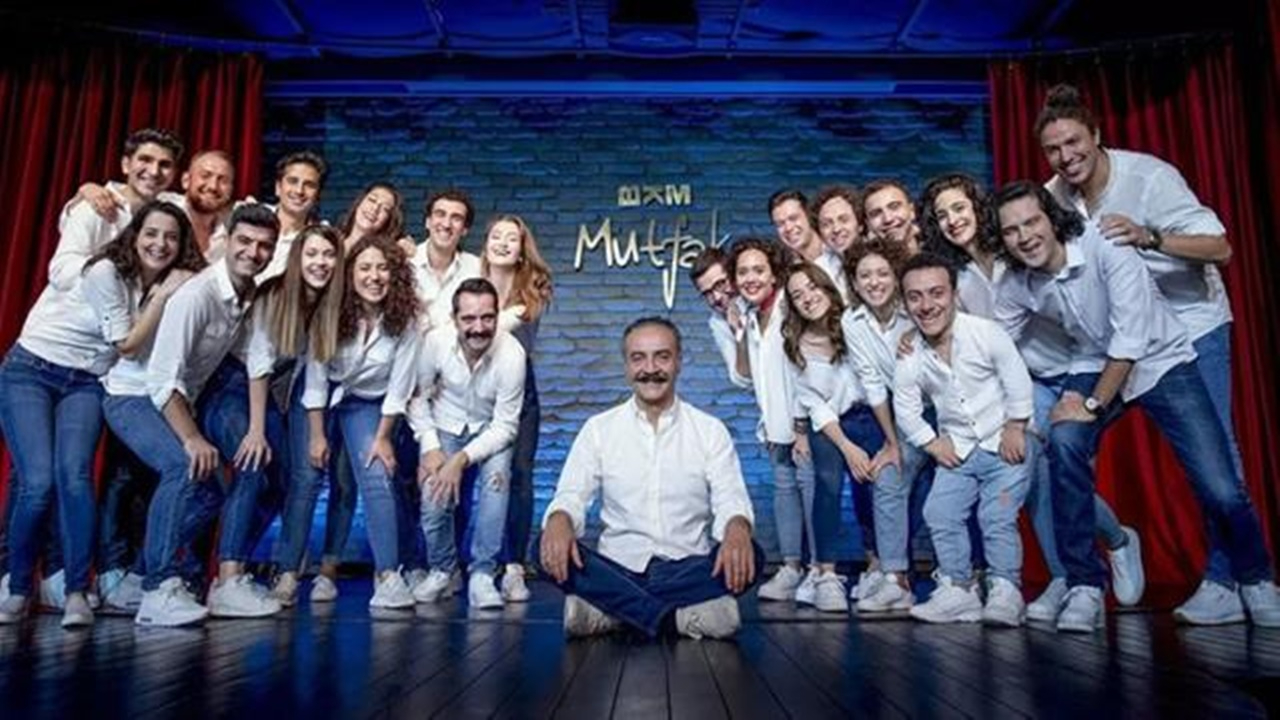 Çok Güzel Hareketler bir bir eriyor! 2 Oyuncu daha ÇGHB'ye veda etti! İşte o isimler