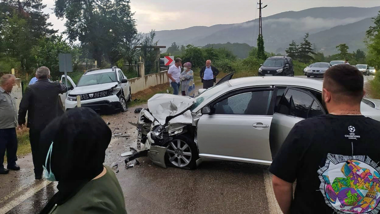 Can pazarı: Trafik kazasında biri bebek 6 kişi yaralandı!