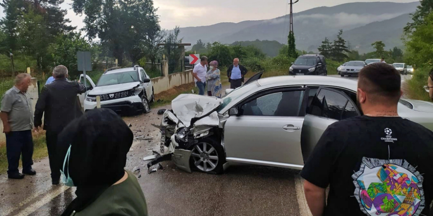 Can pazarı: Trafik kazasında biri bebek 6 kişi yaralandı!
