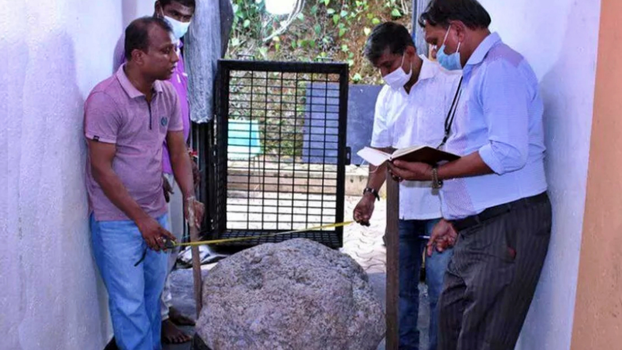 İşçiler kuyu kazarken dünyanın en büyük safirini buldu: 510 kg!