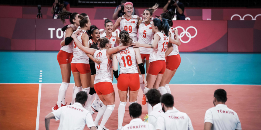 Voleybol Federasyonu Başkanı Mehmet Akif Üstündağ'dan İhsan Şenocak'a sert eleştiriler