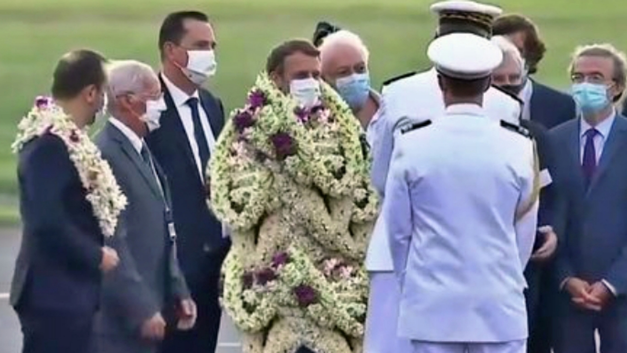 Fransa'nın 193 nükleer bomba attığı yerde Macron'u ağaca çevirdiler!