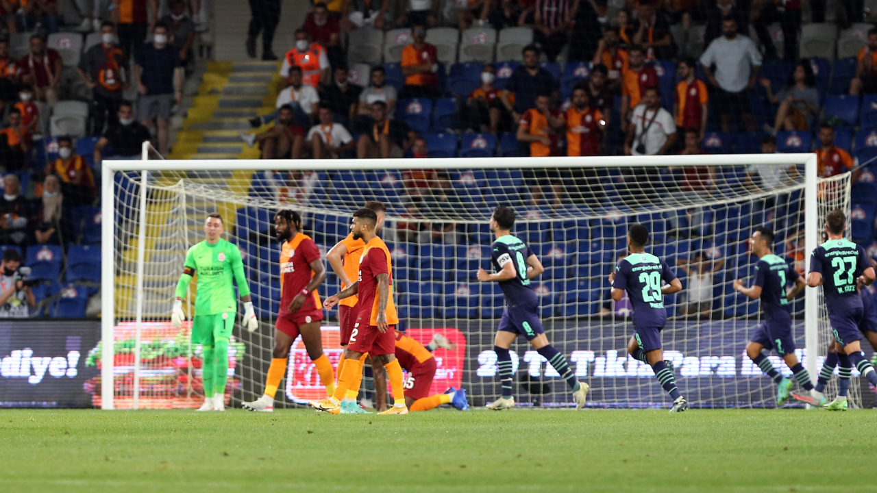 Galatasaray, PSV'ye 2 maçta 7 gol yiyerek elendi! Yine Muslera, yine hata!